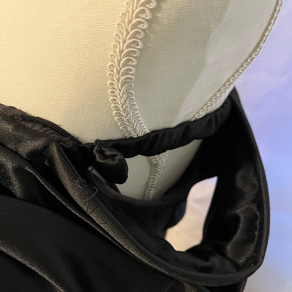 VINTAGE 1980s-1990s Black Off the Shoulder Cocktail Dress with Bow Size 7-8 - Picture 7 of 11